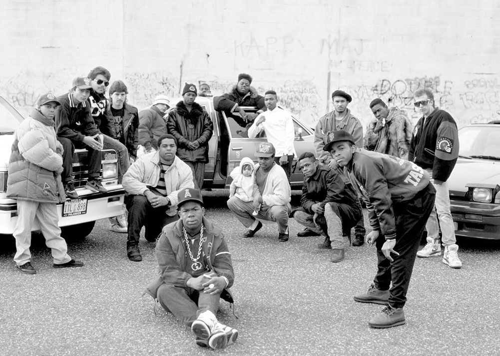 MC EZ & Troup aka Craig Mack and his posse Babylon, Long Island 1990 © Janette Beckman